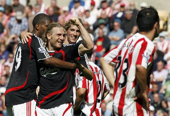 诺坎普国王，巴萨对阵毕包第10分钟时主场观众高喊“梅西”