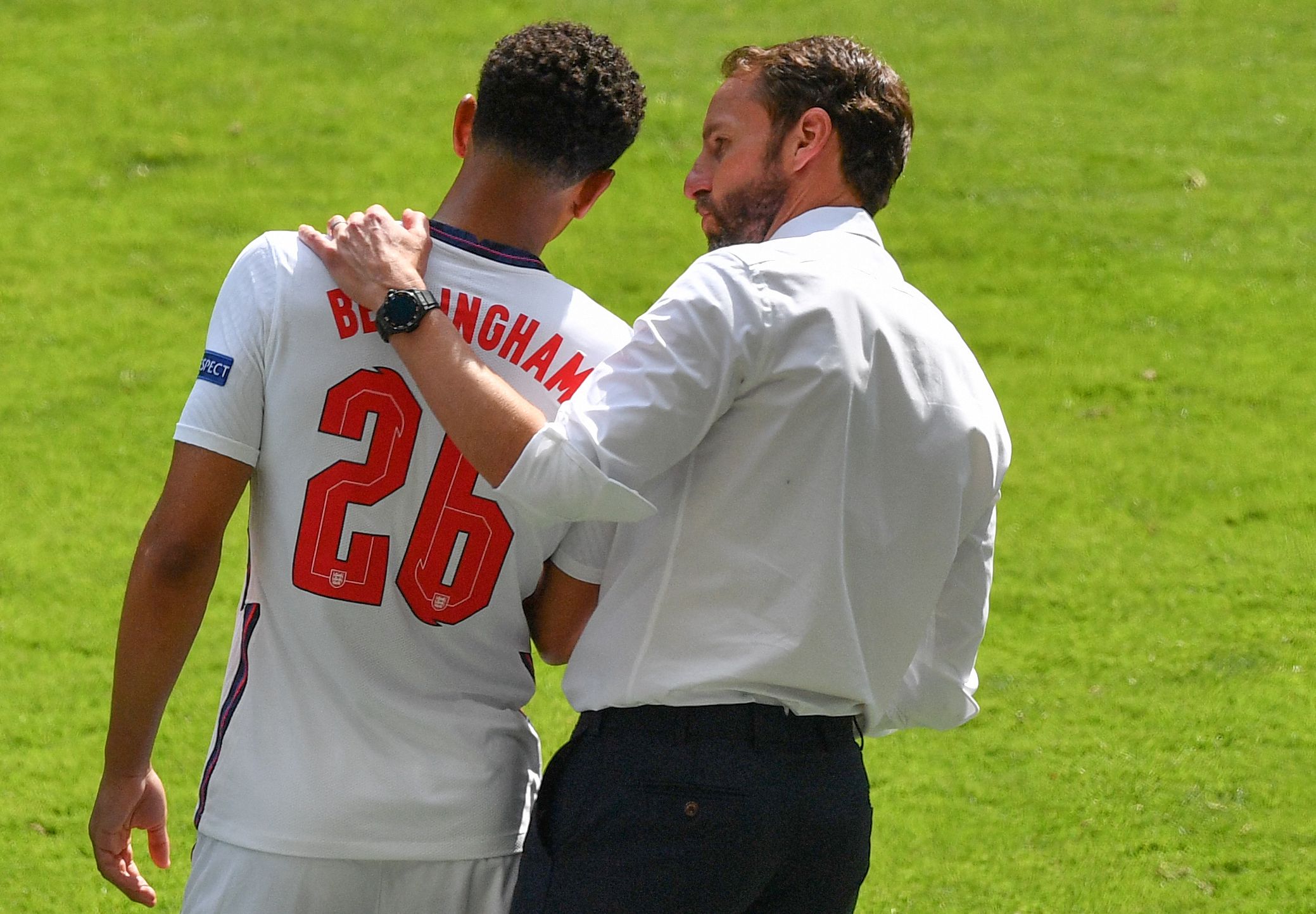 TA：阿森纳未积极推动冬窗出售球员；预计明夏将买断因卡皮耶