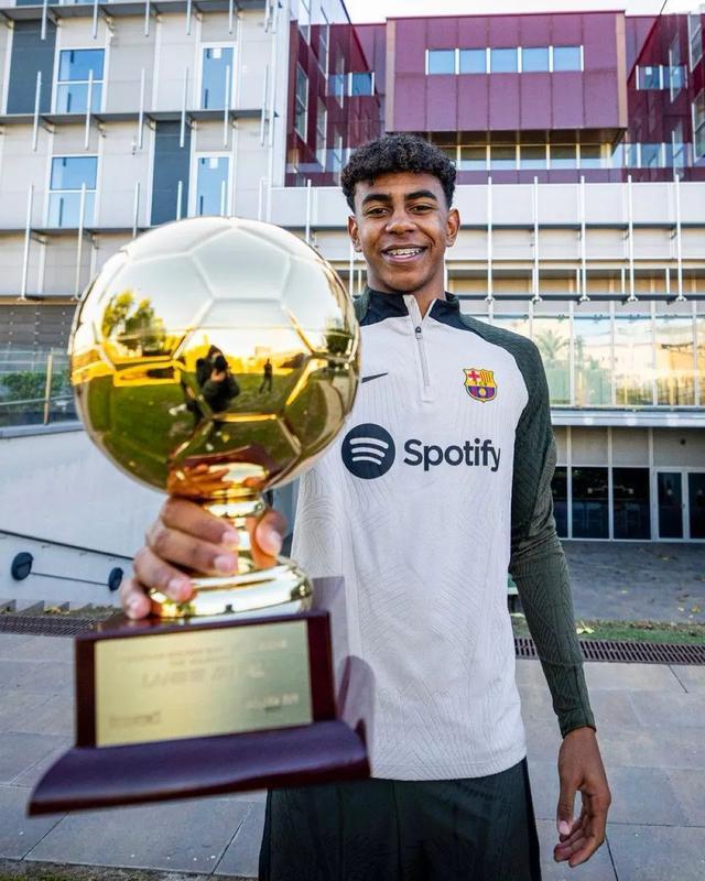 欧冠半场：齐玛乌龙，库杜斯造险，热刺1-0布拉格斯拉维亚