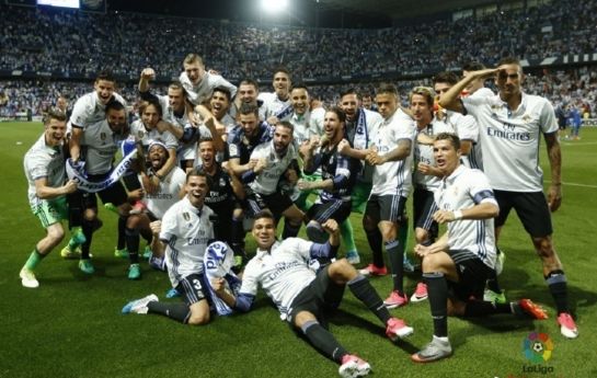 随着梁靖崑+王楚钦2-1获胜，成都混合团体世界杯！国乒8-4德国队