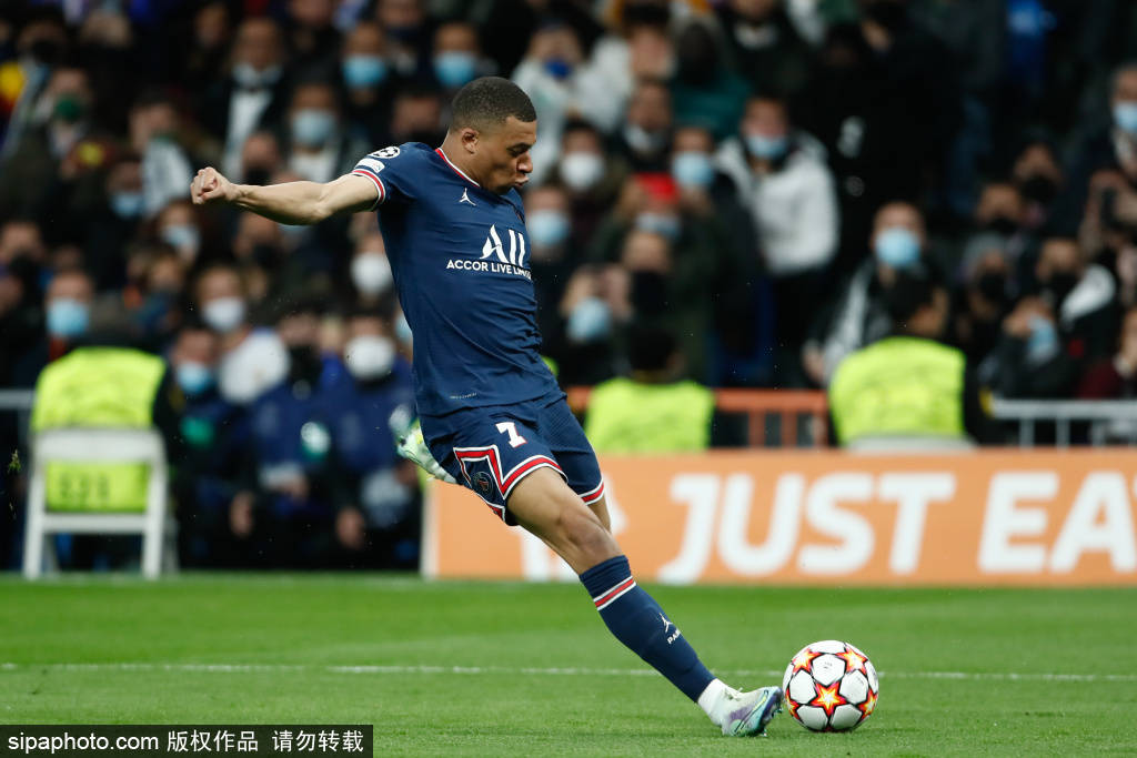 要来切尔西了？哈维-西蒙斯社媒简介删除RB莱比锡字样