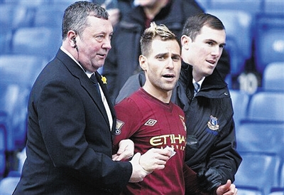 德天空：法兰克福继续与纽卡商谈先租后买奥苏拉，球员希望加盟（德天空：法兰克福与纽卡继续推进奥苏拉租借+买断方案，球员倾向加盟）