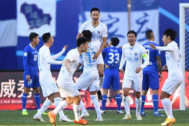 里夫斯：詹姆斯作为最伟大的球员，愿意为了正确选择牺牲自己