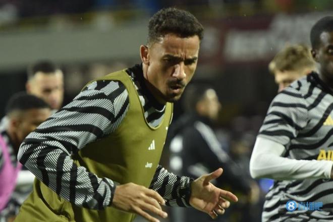 半场：热那亚1-1佛罗伦萨，厄斯蒂高破门，古德蒙德松点射